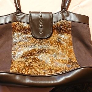 Medium sized Brown Patterned GOLD COST always in style leather purse and wallet